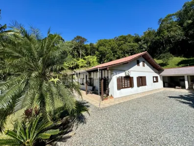 Casa com 4 Quartos à venda, 250m² no Primeiro de Maio, Brusque