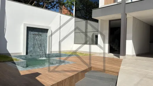 Casa com 3 Quartos à venda, 220m² no Jardim Amália, Volta Redonda