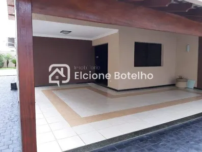 Casa com 4 Quartos para alugar, 380m² no Nossa Senhora Aparecida, Uberlândia
