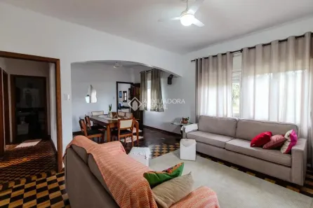 Casa com 3 Quartos para alugar, 400m² no Camaquã, Porto Alegre