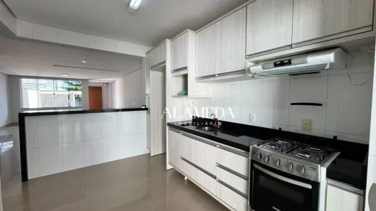 Casa com 3 Quartos para alugar, 140m² no Jardim do Leste, Londrina