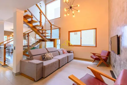 Casa de Condomínio com 4 Quartos à venda, 250m² no Jardim Sabiá, Cotia