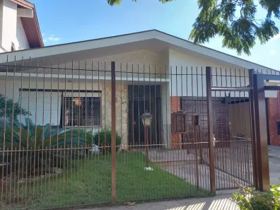 Casa com 4 Quartos para alugar, 221m² no Jardim Itu, Porto Alegre
