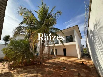 Imóvel Comercial com 3 Quartos para alugar, 427m² no Jardim Inconfidência, Uberlândia