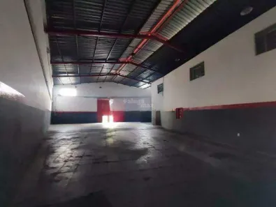 Galpão/Depósito/Armazém para alugar, 450m² no Coração Eucarístico, Belo Horizonte