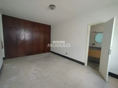 Imóvel Comercial com 4 Quartos para alugar, 220m² no Osvaldo Rezende, Uberlândia