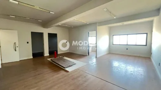 Sala Comercial para alugar, 100m² no Nossa Senhora Aparecida, Uberlândia
