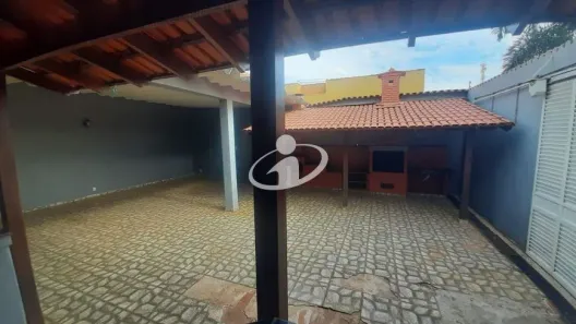 Casa com 4 Quartos para alugar, 300m² no Umuarama, Uberlândia