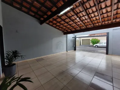 Casa com 3 Quartos à venda, 220m² no Planalto, Uberlândia
