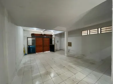 Prédio Residencial com 5 Quartos para alugar, 200m² no Araés, Cuiabá