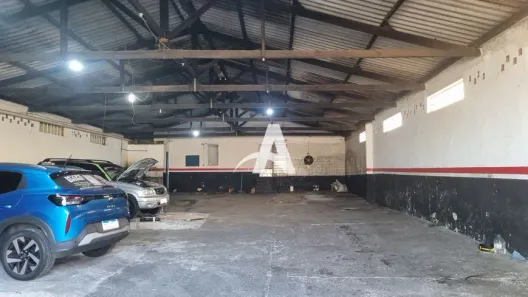 Galpão/Depósito/Armazém para alugar, 300m² no Presidente Roosevelt, Uberlândia