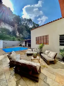 Sobrado com 4 Quartos à venda, 664m² no Jardim Bolívia, Jandira