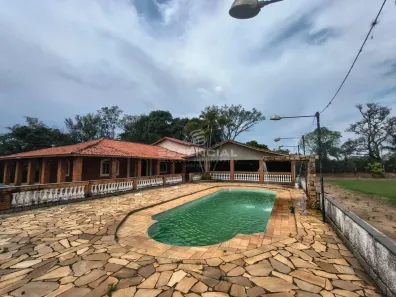 Fazenda/Sítio com 4 Quartos para alugar, 700m² no Parque dos Pinheiros, Botucatu