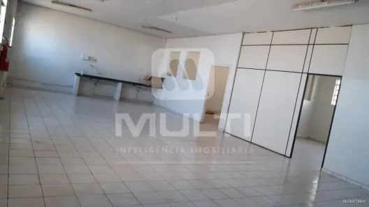 Imóvel Comercial com 1 Quarto à venda, 800m² no Santa Mônica, Uberlândia