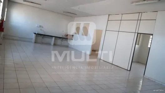 Prédio Comercial com 1 Quarto à venda, 800m² no Santa Mônica, Uberlândia
