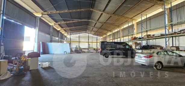 Galpão/Depósito/Armazém para alugar, 1000m² no Distrito Industrial, Uberlândia