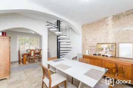 Casa com 4 Quartos à venda, 224m² no Três Figueiras, Porto Alegre