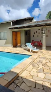 Casa com 3 Quartos para alugar, 360m² no Segismundo Pereira, Uberlândia