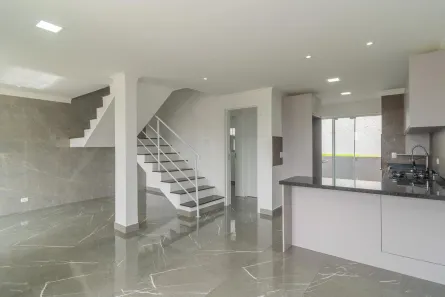 Casa de Condomínio com 4 Quartos para alugar, 140m² no São Marcos, Campo Largo