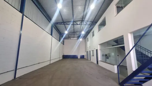 Galpão/Depósito/Armazém para alugar, 400m² no Santa Rosa, Uberlândia