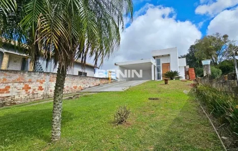 Casa com 3 Quartos para alugar, 684m² no Centro, Esteio