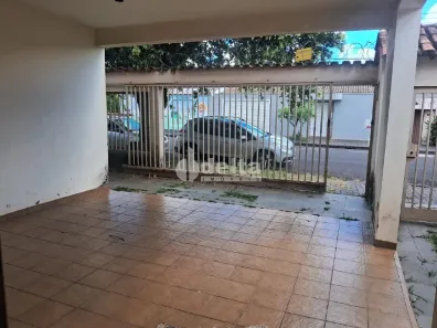 Casa com 4 Quartos para alugar, 350m² no Umuarama, Uberlândia