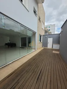 Casa com 4 Quartos à venda, 425m² no Jardim Amália, Volta Redonda