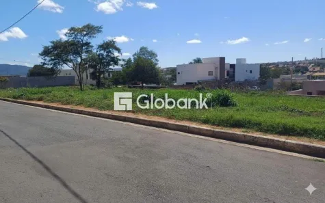 Lote/Terreno à venda, 180m² no Planalto, Montes Claros
