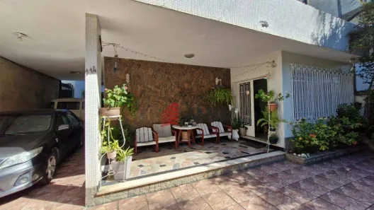 Casa com 4 Quartos à venda, 300m² no Vital Brazil, Niterói