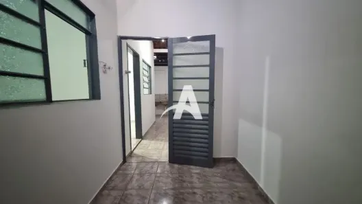 Casa com 2 Quartos para alugar, 80m² no Tibery, Uberlândia