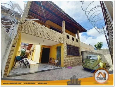 Casa com 4 Quartos à venda, 240m² no Tauape, Fortaleza