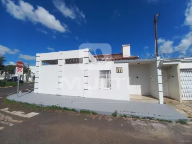 Casa com 4 Quartos à venda, 236m² no Morada da Colina, Uberlândia