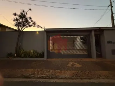 Casa com 3 Quartos para alugar, 144m² no Vila Omar, Americana