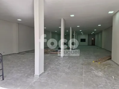 Ponto Comercial para alugar, 680m² no Nossa Senhora Aparecida, Uberlândia