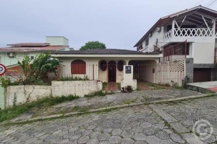 Casa com 3 Quartos para alugar, 136m² no Trindade, Florianópolis