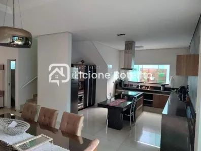 Casa com 3 Quartos à venda, 275m² no Jardim Patrícia, Uberlândia