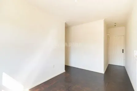 Apartamento com 3 Quartos para alugar, 80m² no Medianeira, Porto Alegre