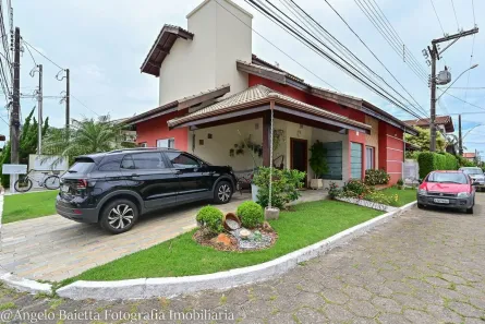Sobrado com 4 Quartos à venda, 200m² no Sambura, Peruíbe