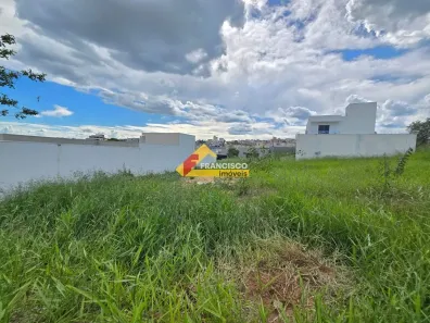 Lote/Terreno à venda, 300m² no Campina Verde, Divinópolis