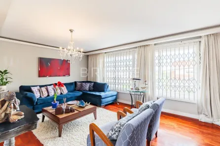 Casa com 4 Quartos para venda ou aluguel, 344m² no Três Figueiras, Porto Alegre