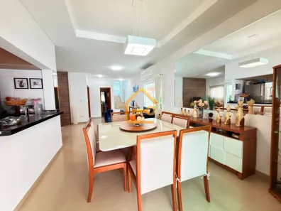 Casa de Condomínio com 3 Quartos à venda, 210m² no Parque Califórnia, Jacareí