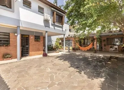 Casa com 4 Quartos à venda, 198m² no Três Figueiras, Porto Alegre