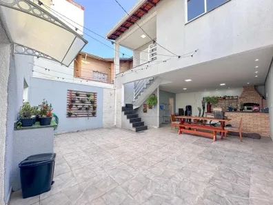 Sobrado com 4 Quartos à venda, 224m² no Jardim Ipanema, Santo André