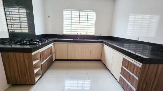 Casa com 6 Quartos para alugar, 430m² no Água Branca, Goiânia