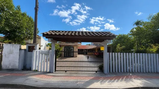 Sobrado com 5 Quartos à venda, 214m² no Itapema do Norte, Itapoá