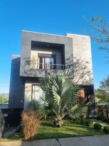 Casa com 3 Quartos para alugar, 344m² no Jardim Carvalho, Ponta Grossa