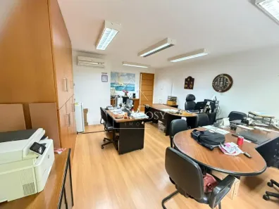 Sala Comercial à venda, 32m² no Quarteirão Brasileiro, Petrópolis