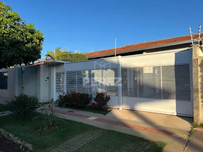 Casa com 4 Quartos à venda, 171m² no Jardim São Lourenço, Campo Grande