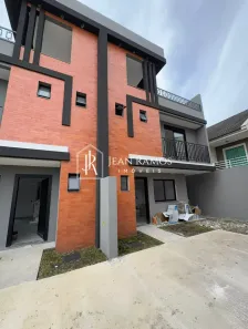 Sobrado com 3 Quartos à venda, 155m² no Boqueirão, Curitiba