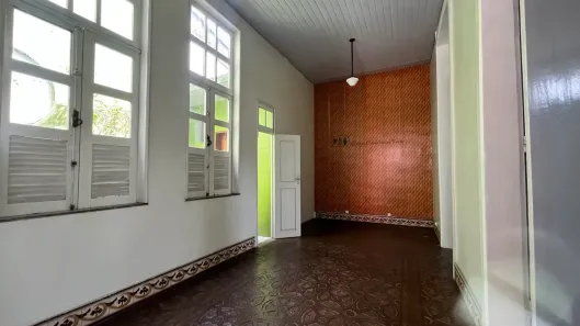 Prédio Comercial com 5 Quartos para alugar, 267m² no Centro, Manaus